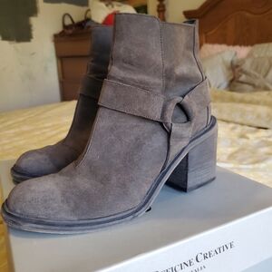 LD Tuttle boots